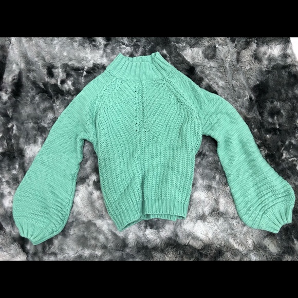 ❤️Knitted green / turtle neck, fluffy/bat wing sleeves❤️ - Picture 2 of 6